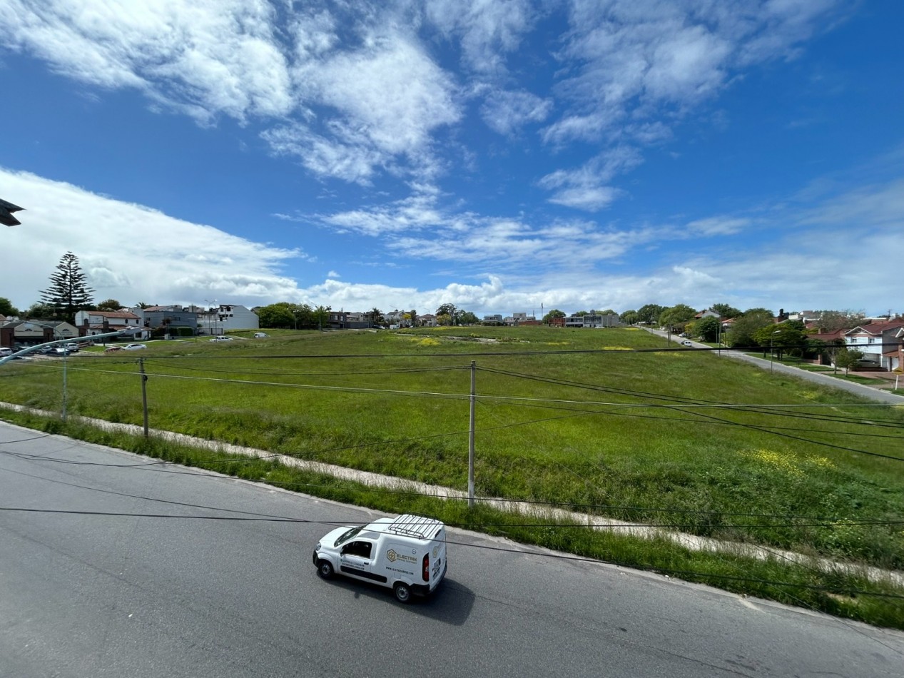 DUPLEX 3 AMBIENTES CON COCHERA CUBIERTA FIJA. TUCUMAN Y PASO. PARA RECICLAR