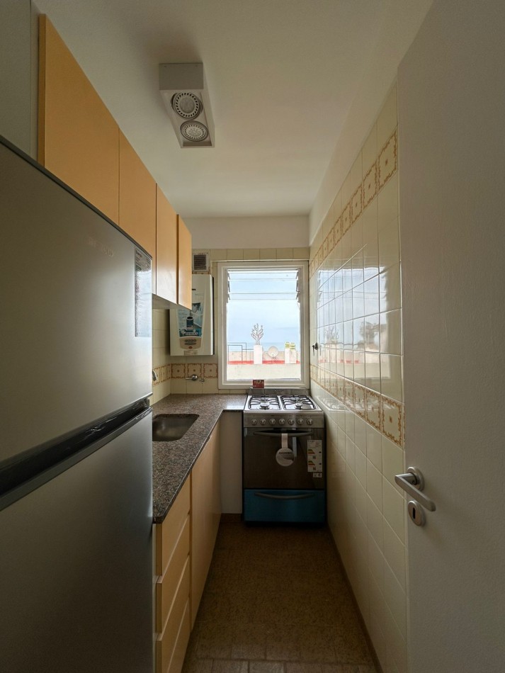 MONOAMBIENTE CON BALCON SALIENTE Y VISTA AL MAR. DIAGONAL ALBERDI