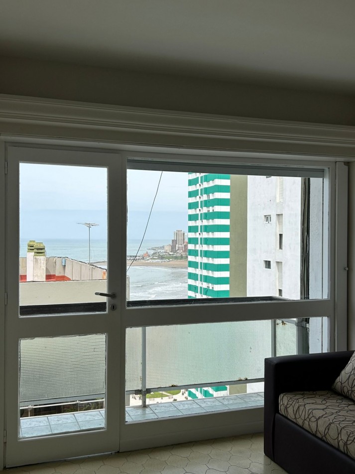 MONOAMBIENTE CON BALCON SALIENTE Y VISTA AL MAR. DIAGONAL ALBERDI
