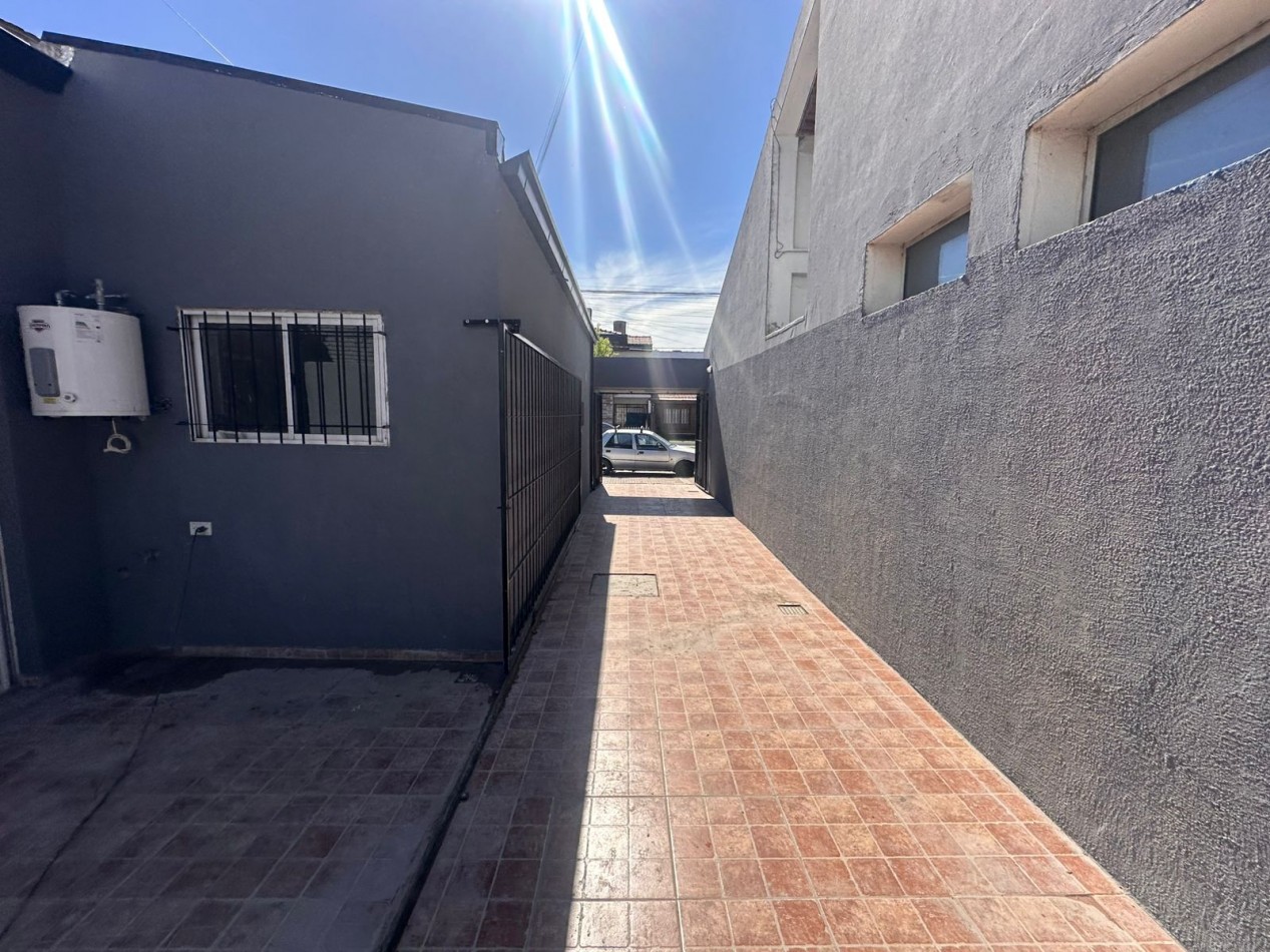 PH DE 3 AMBIENTES A LA CALLE CON COCHERA. MISIONES Y AVELLANEDA