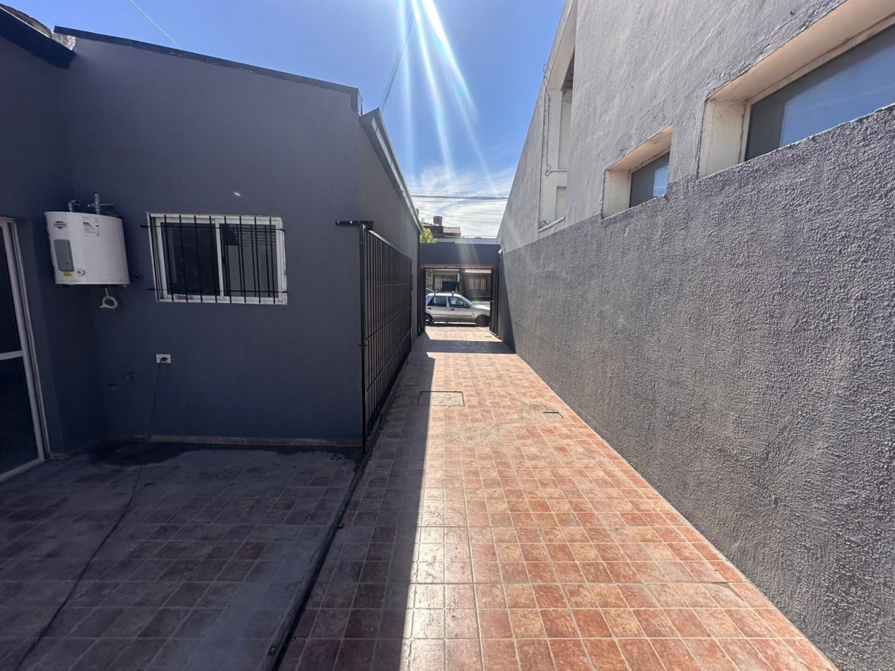 PH DE 3 AMBIENTES A LA CALLE CON COCHERA. MISIONES Y AVELLANEDA