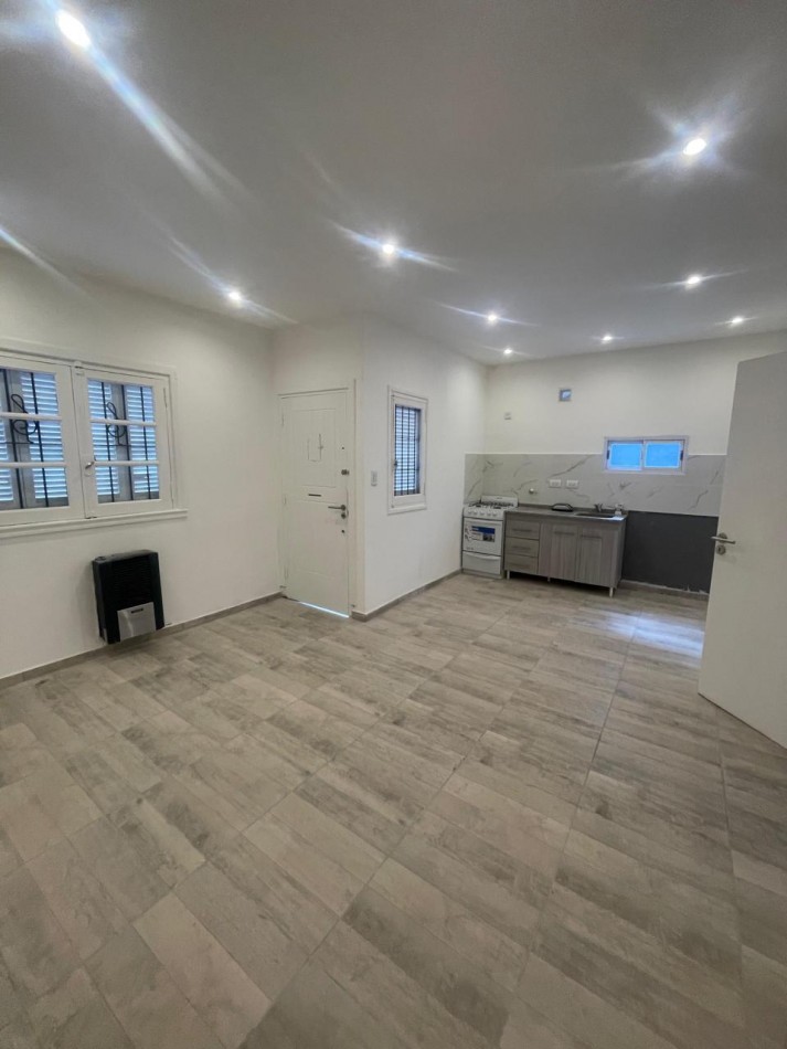 PH DE 3 AMBIENTES A LA CALLE CON COCHERA. MISIONES Y AVELLANEDA