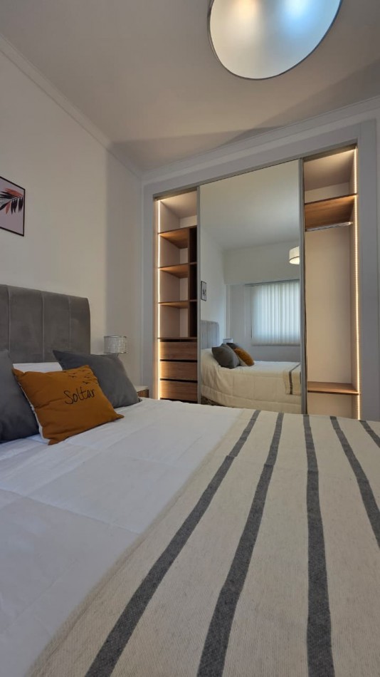 2 AMBIENTES AL FRENTE CON BALCON. VISTA A PLAZA COLON. RECICLADO