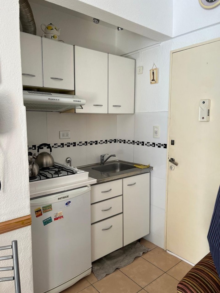 ALQUILER ESTUDIANTES MARZO A DICIEMBRE 2026. MONOAMBIENTE EN AV. COLON Y GUEMES. A METROS DEL MAR