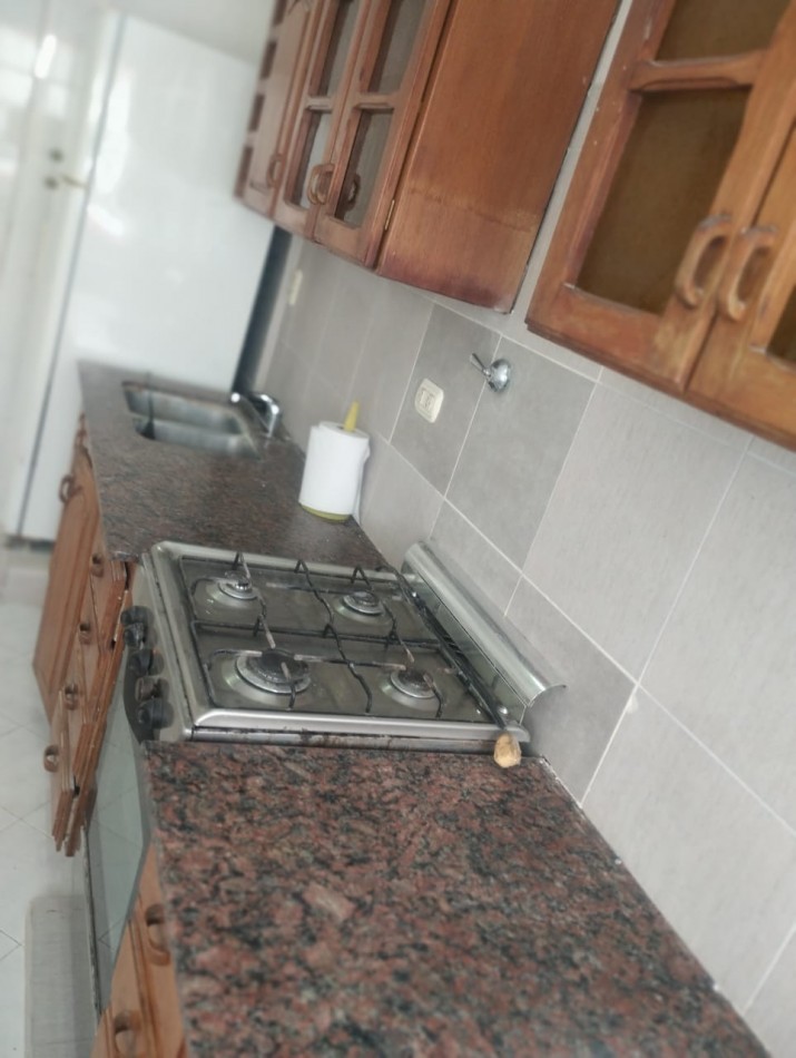 DEPARTAMENTO DE 3 AMBIENTES CON BALCON SALIENTE Y VISTA ABIERTA. SUPER LUMINOSO. CON RENTA,