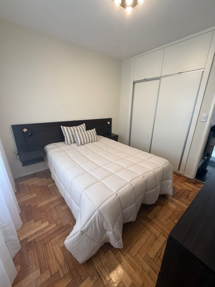 DEPARTAMENTO DE 2 AMBIENTES A LA CALLE CON BALCON SALIENTE. DEPENDENCIAL MUY LUMINOSO. PLAZA COLON.