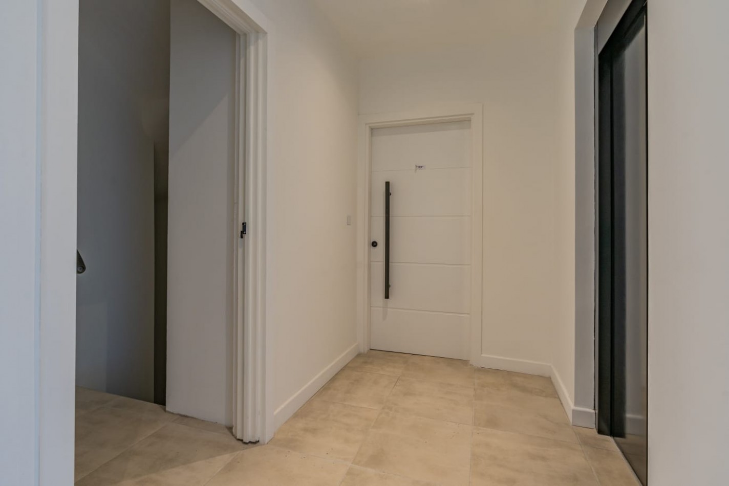 DEPARTAMENTO DE 2 AMBIENTES AL FRENTE CON BALCON Y PARRILLA. OPCIONAL COCHERA