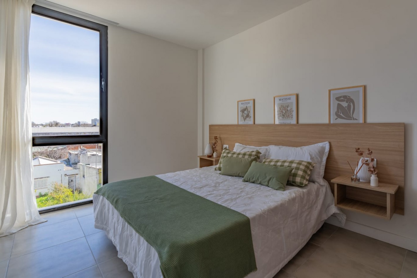 DEPARTAMENTO DE 2 AMBIENTES AL FRENTE CON BALCON Y PARRILLA. OPCIONAL COCHERA