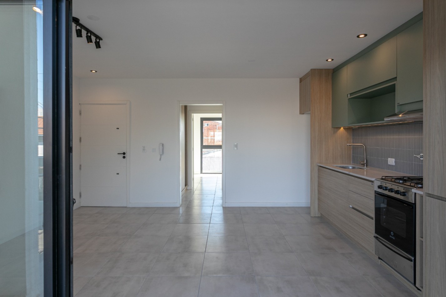 DEPARTAMENTO DE 2 AMBIENTES CON TERRAZA Y PARRILLA.