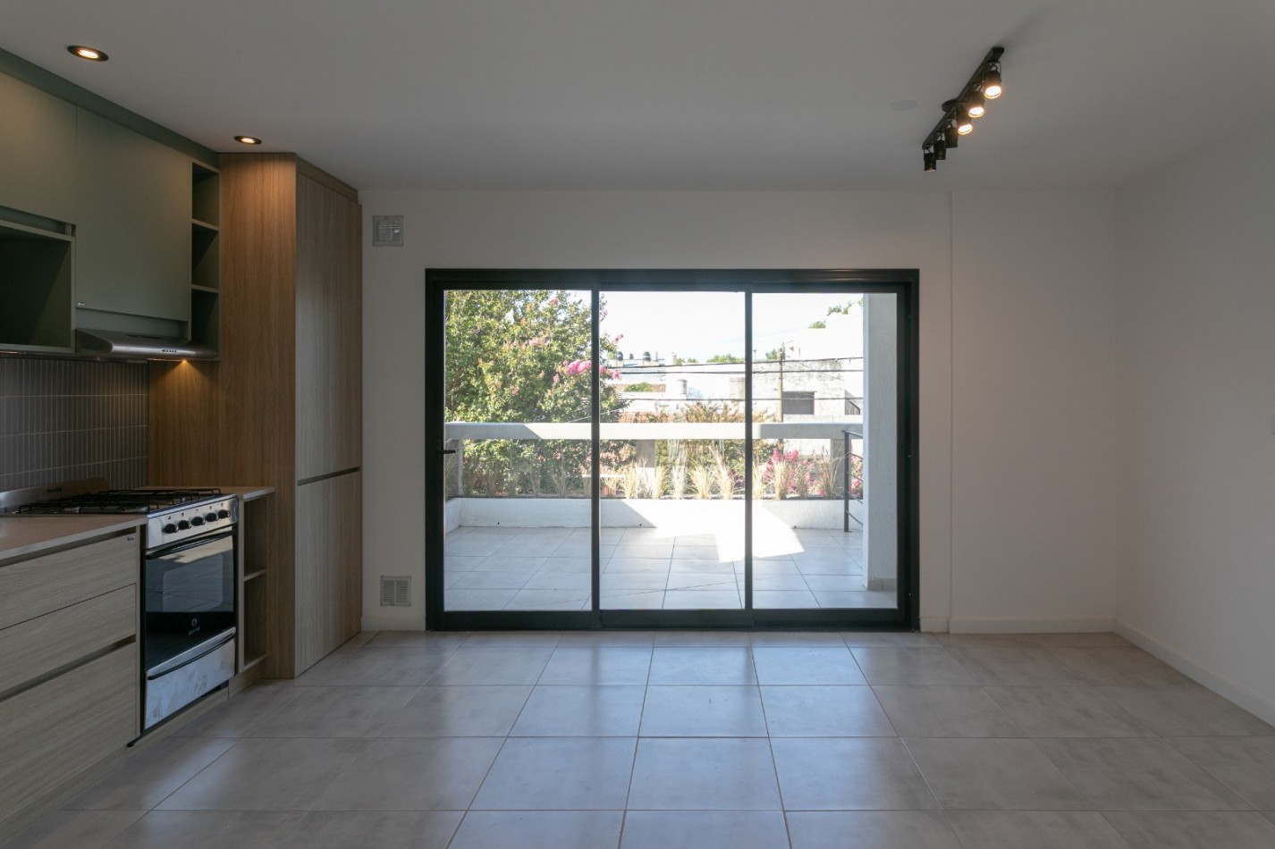 DEPARTAMENTO DE 2 AMBIENTES CON TERRAZA Y PARRILLA.