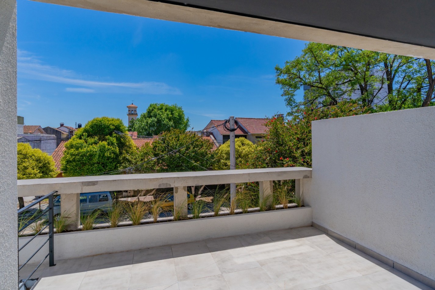 DEPARTAMENTO DE 3 AMBIENTES EN DUPLEX CON AMPLIA TERRAZA Y PARRILLA. SAN JOSE. A ESTRENAR.