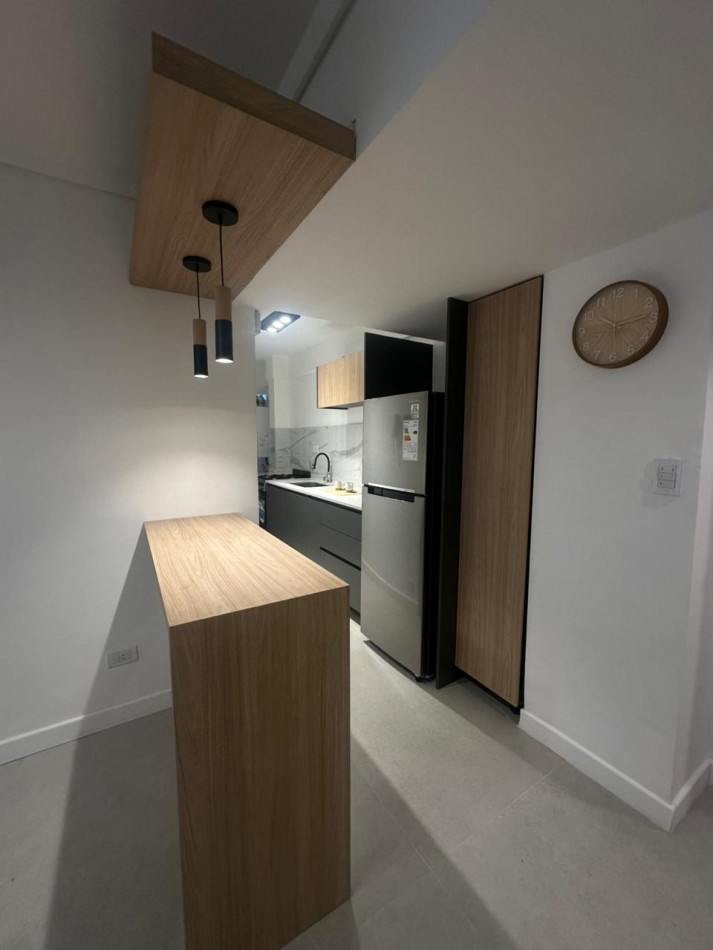 DEPARTAMENTO DE 3 AMBIENTES CON VISTA PLENA AL MAR, BALCON SALIENTE Y COCHERA FIJA. 