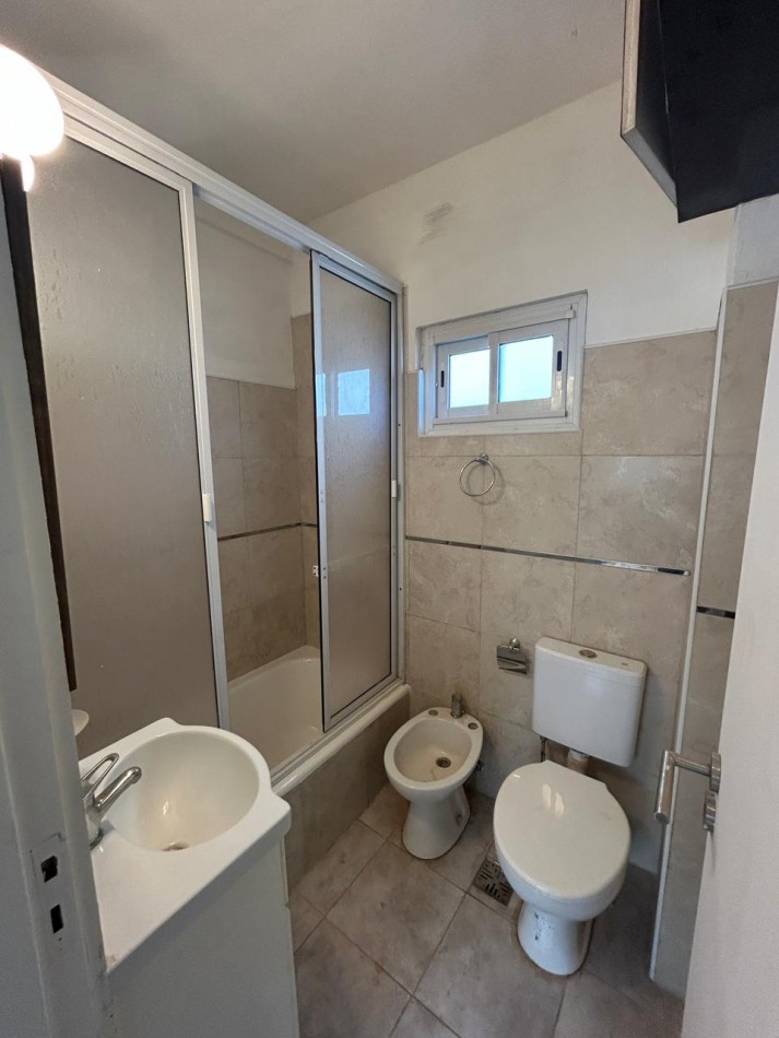 DEPARTAMENTO DE 3 AMBIENTES EN CHAUVIN. CONTRAFRENTE LUMINOSO. 