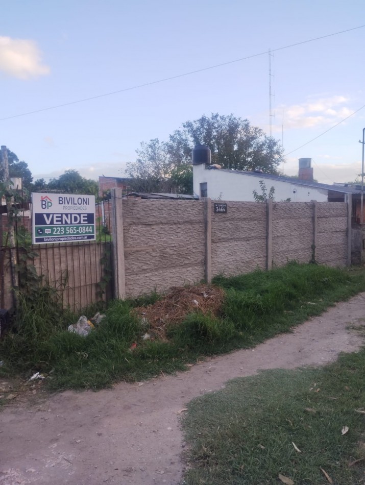 AMPLIO LOTE A METROS DE AVENIDA FRAY LUIS BELTRAN. ZONA CON COMERCIOS Y MEDIOS DE TRANSPORTE. TIENE ESCRITURA