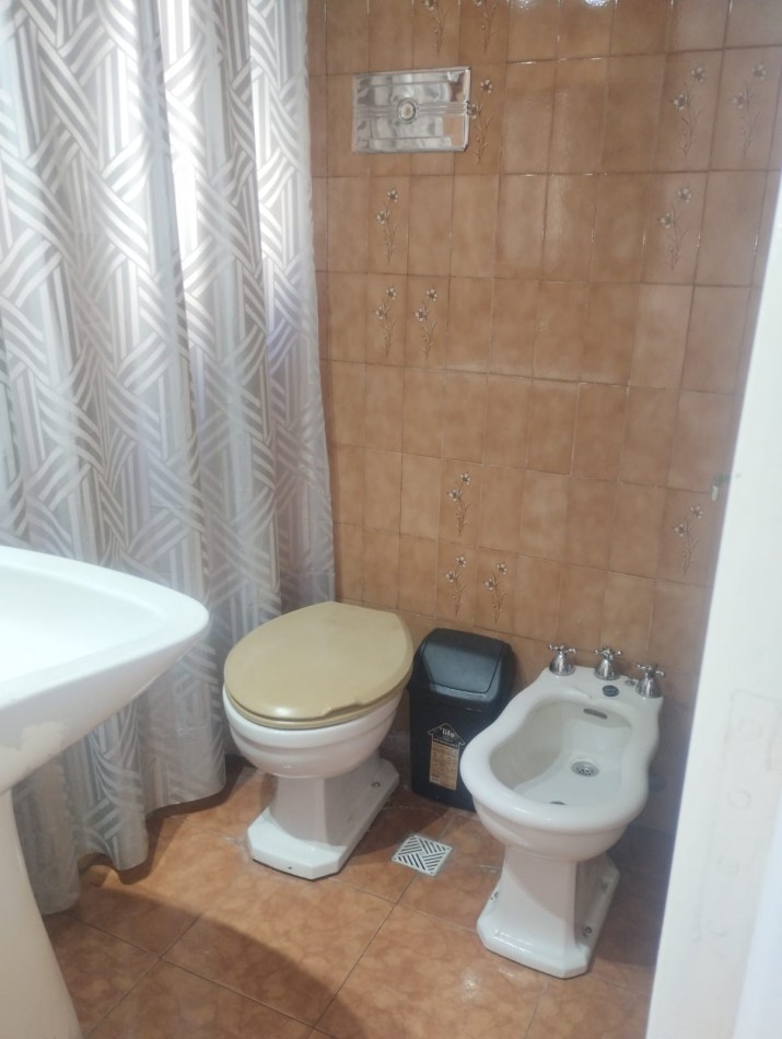 DEPARTAMENTO DE 2 AMBIENTES CON VISTA ABIERTA AL MAR. COCHERA CUBIERTA. PLAZA COLON.