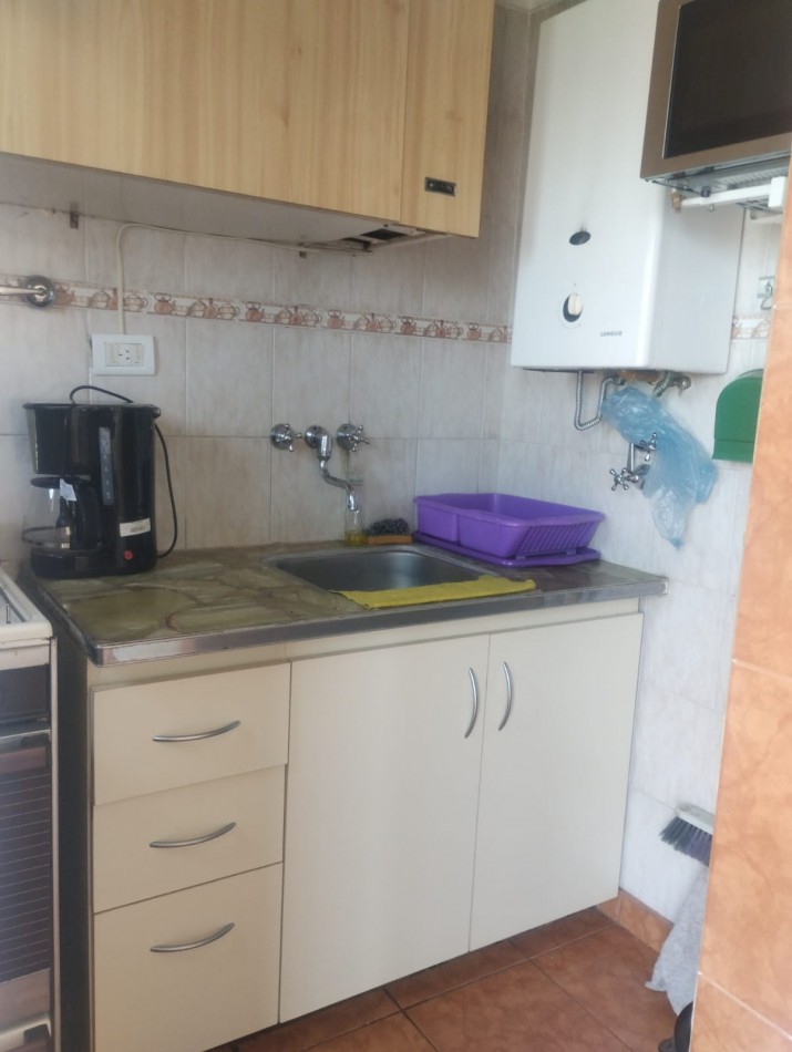 DEPARTAMENTO DE 2 AMBIENTES CON VISTA ABIERTA AL MAR. COCHERA CUBIERTA. PLAZA COLON.