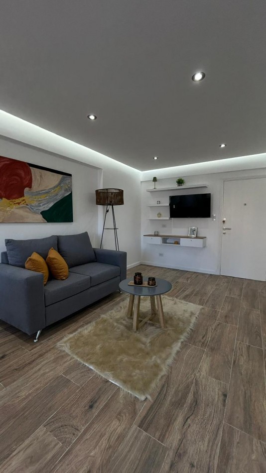 DEPARTAMENTO DE 2 AMBIENTES CON DEPENDENCIA Y VISTA PLENA AL MAR. COCHERA DOBLE