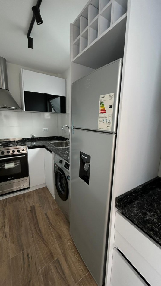 DEPARTAMENTO DE 2 AMBIENTES AL FRENTE. 2 TERRAZAS, QUINCHO Y PARRILLA. VISTA LATERAL AL MAR. ZONA GUEMES