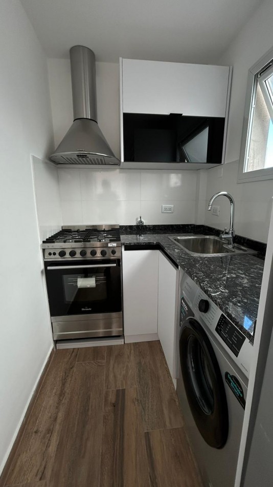 DEPARTAMENTO DE 2 AMBIENTES AL FRENTE. 2 TERRAZAS, QUINCHO Y PARRILLA. VISTA LATERAL AL MAR. ZONA GUEMES