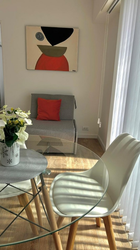 DEPARTAMENTO DE 2 AMBIENTES AL FRENTE. 2 TERRAZAS, QUINCHO Y PARRILLA. VISTA LATERAL AL MAR. ZONA GUEMES