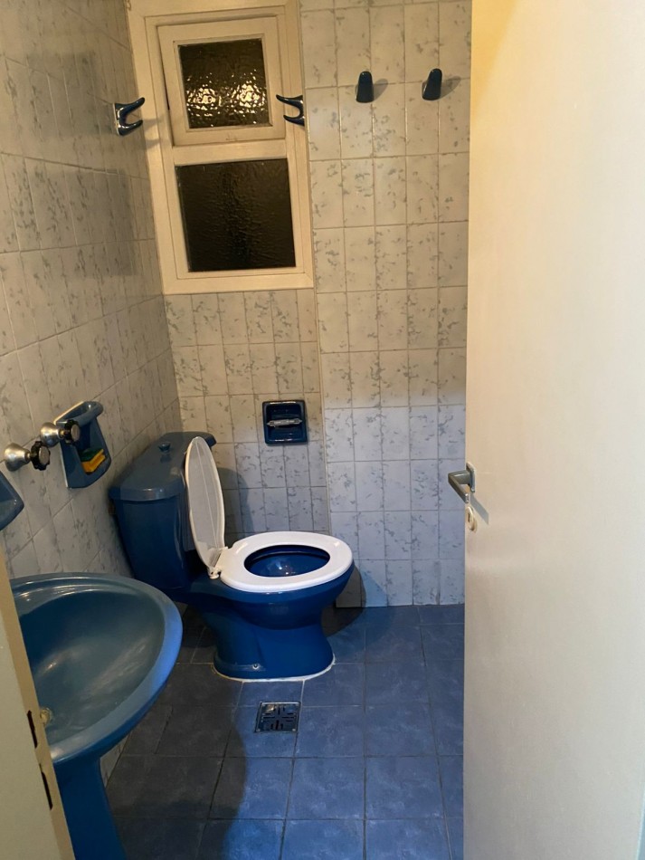 DEPARTAMENTO DE 4 AMBIENTES Y 3 BAÑOS. VISTA PLENA AL MAR. MIRAMAR. PERMUTA POR PROPIEDAD EN MAR DEL PLATA