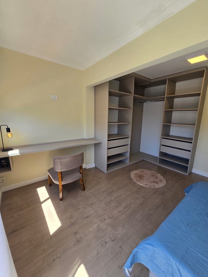 DEPARTAMENTO DE 2 AMBIENTES AMPLIOS. RECICLADO. AMOBLADO. CENTRICO