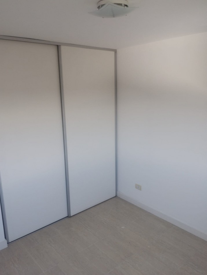 DEPARTAMENTO DE 2 AMBIENTES A LA CALLE CON BALCON SALIENTE. IMPECABLE ESTADO. MUY LUMINOSO. APTO CREDITO.