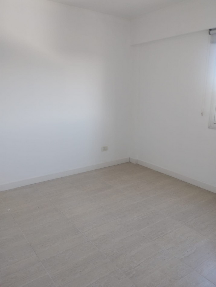 DEPARTAMENTO DE 2 AMBIENTES A LA CALLE CON BALCON SALIENTE. IMPECABLE ESTADO. MUY LUMINOSO. APTO CREDITO.