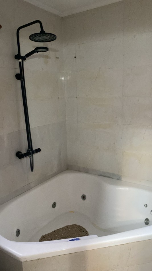 IMPECABLE  PROPIEDAD DE 4 AMBIENTES CON PISCINA. ARENAS DEL SUR.