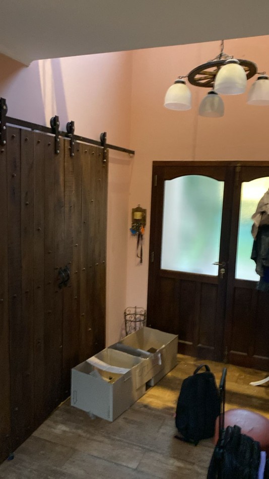 IMPECABLE  PROPIEDAD DE 4 AMBIENTES CON PISCINA. ARENAS DEL SUR.