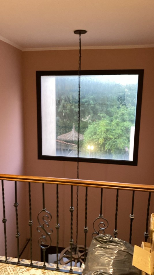 IMPECABLE  PROPIEDAD DE 4 AMBIENTES CON PISCINA. ARENAS DEL SUR.