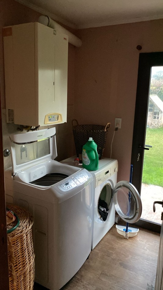 IMPECABLE  PROPIEDAD DE 4 AMBIENTES CON PISCINA. ARENAS DEL SUR.