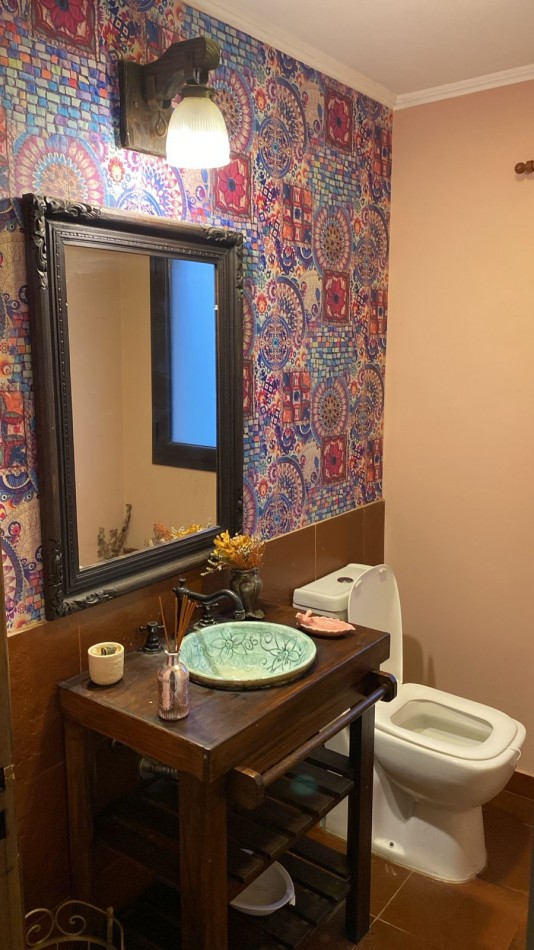 IMPECABLE  PROPIEDAD DE 4 AMBIENTES CON PISCINA. ARENAS DEL SUR.