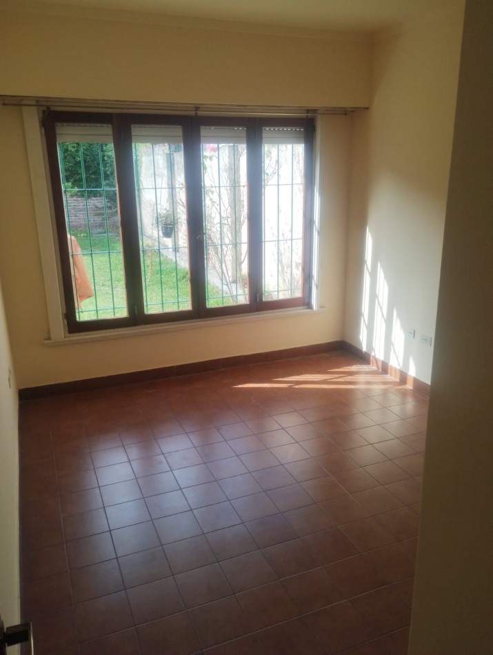 PH DE 2 AMBIENTES CON AMPLIO PARQUE. CHACO Y LIBERTAD. IMPECABLE ESTADO