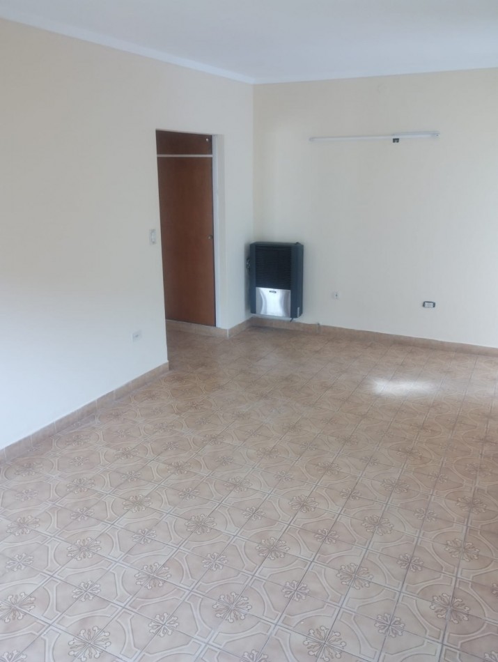 PH DE 2 AMBIENTES CON AMPLIO PARQUE. CHACO Y LIBERTAD. IMPECABLE ESTADO