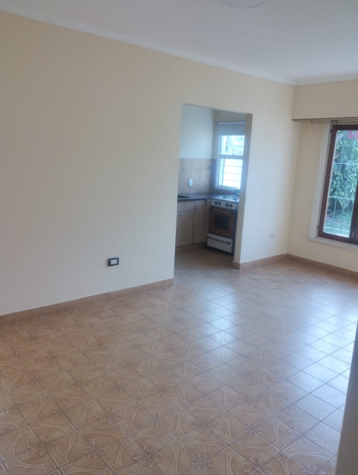 PH DE 2 AMBIENTES CON AMPLIO PARQUE. CHACO Y LIBERTAD. IMPECABLE ESTADO