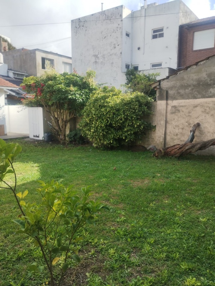 PH DE 2 AMBIENTES CON AMPLIO PARQUE. CHACO Y LIBERTAD. IMPECABLE ESTADO