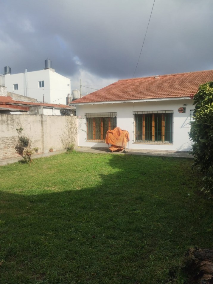 PH DE 2 AMBIENTES CON AMPLIO PARQUE. CHACO Y LIBERTAD. IMPECABLE ESTADO