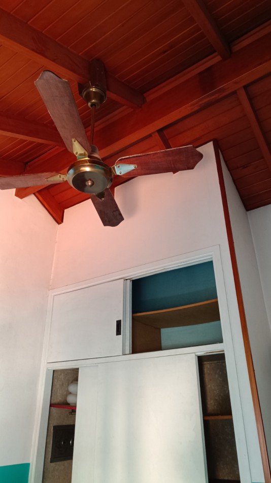 CHALET DE 4 AMBIENTES CON GARAJE Y PATIO CON PISCINA. QUILMES PROVINCIA DE BUENOS AIRES. 