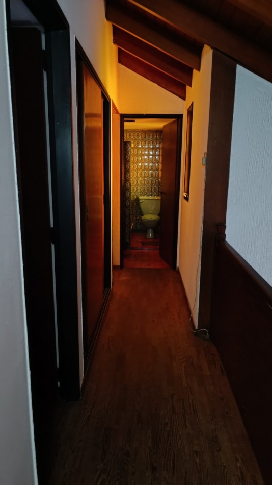 CHALET DE 4 AMBIENTES CON GARAJE Y PATIO CON PISCINA. QUILMES PROVINCIA DE BUENOS AIRES. 