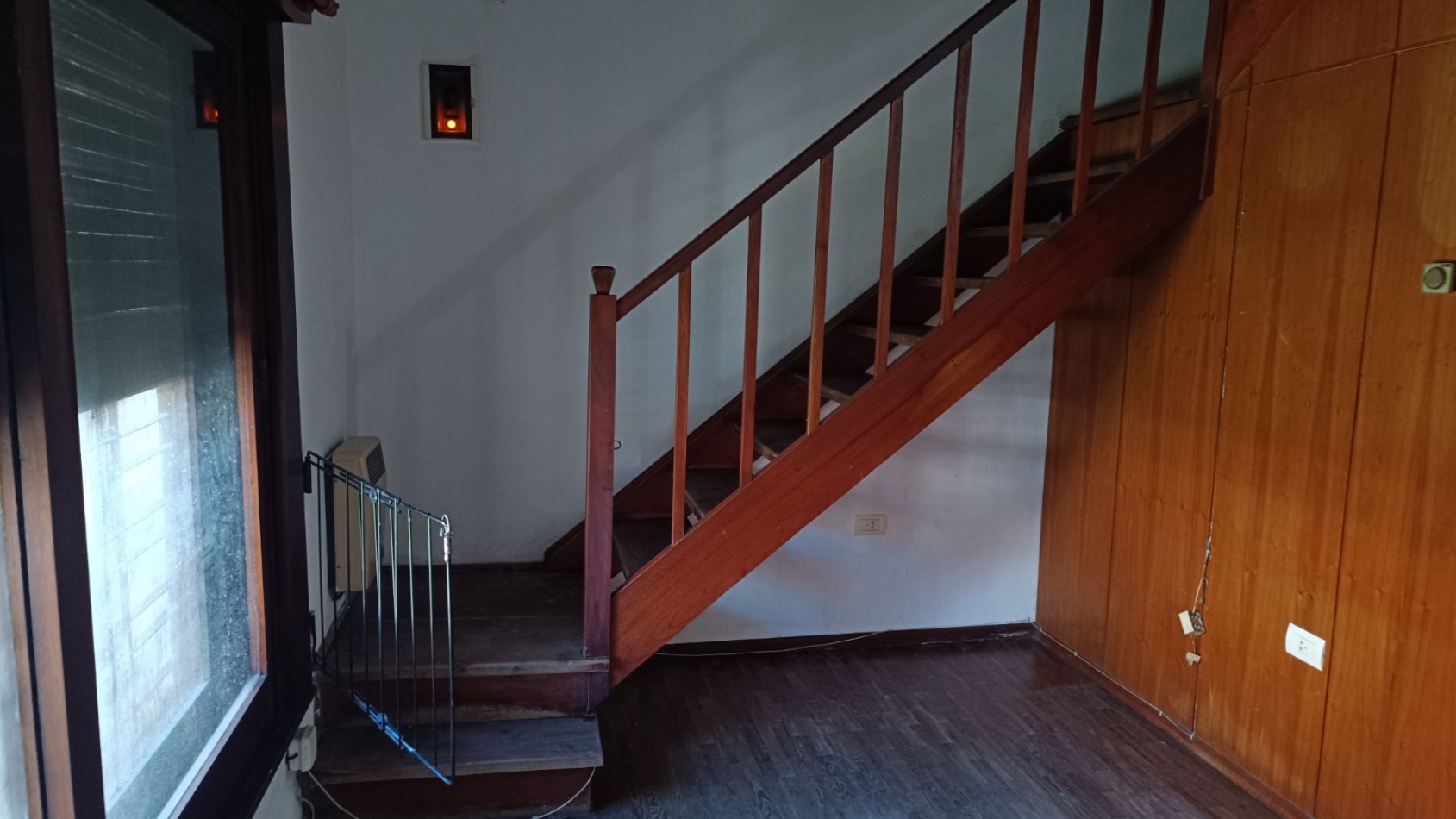 CHALET DE 4 AMBIENTES CON GARAJE Y PATIO CON PISCINA. QUILMES PROVINCIA DE BUENOS AIRES. 