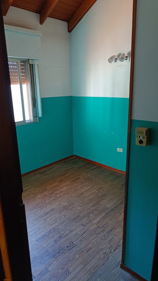 CHALET DE 4 AMBIENTES CON GARAJE Y PATIO CON PISCINA. QUILMES PROVINCIA DE BUENOS AIRES. 