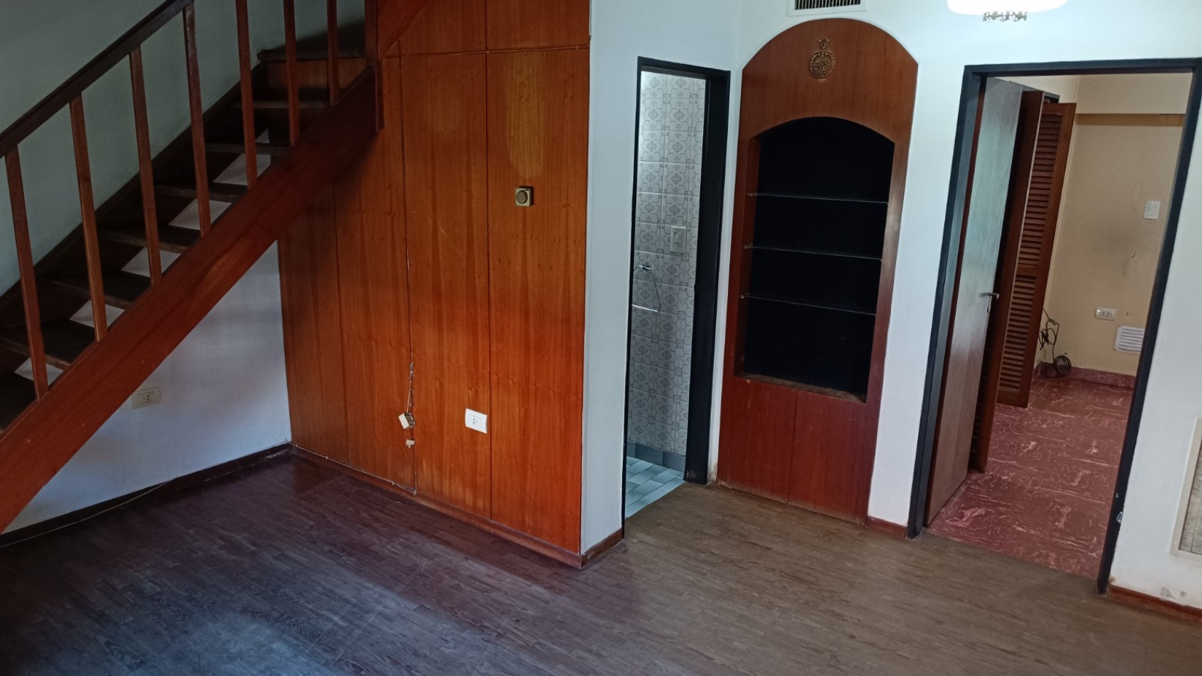 CHALET DE 4 AMBIENTES CON GARAJE Y PATIO CON PISCINA. QUILMES PROVINCIA DE BUENOS AIRES. 