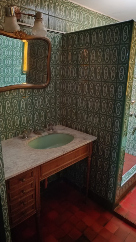 CHALET DE 4 AMBIENTES CON GARAJE Y PATIO CON PISCINA. QUILMES PROVINCIA DE BUENOS AIRES. 