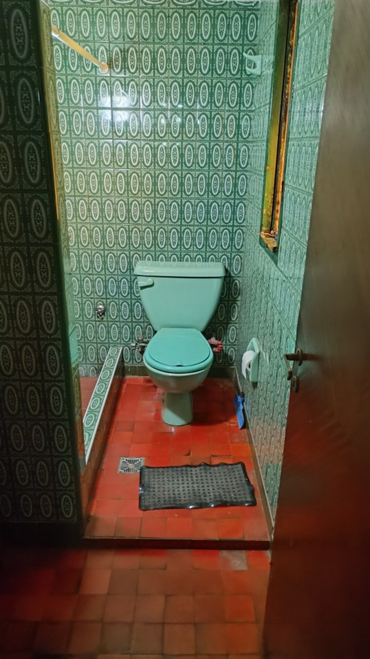 CHALET DE 4 AMBIENTES CON GARAJE Y PATIO CON PISCINA. QUILMES PROVINCIA DE BUENOS AIRES. 