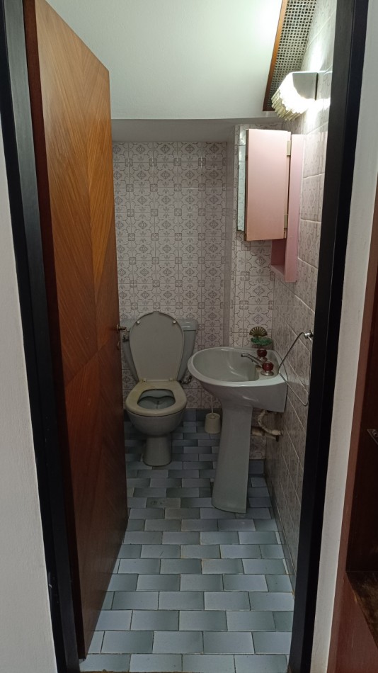 CHALET DE 4 AMBIENTES CON GARAJE Y PATIO CON PISCINA. QUILMES PROVINCIA DE BUENOS AIRES. 