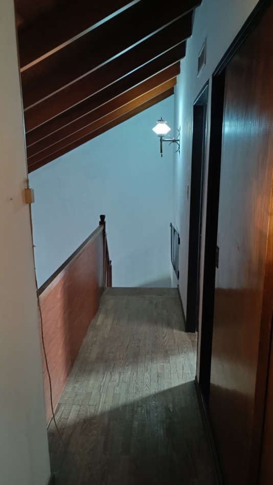 CHALET DE 4 AMBIENTES CON GARAJE Y PATIO CON PISCINA. QUILMES PROVINCIA DE BUENOS AIRES. 