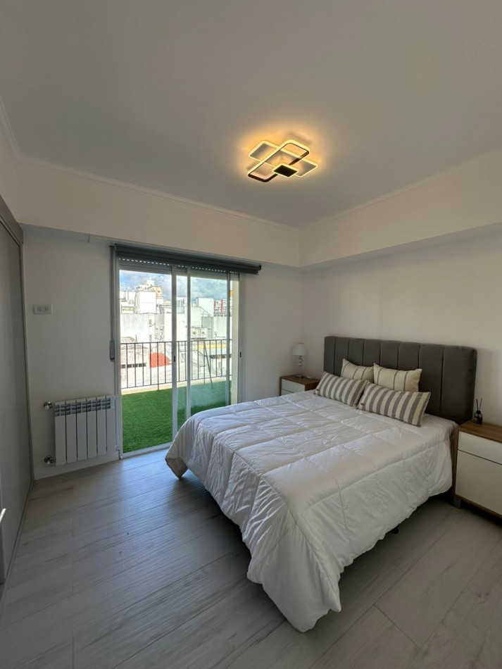 DEPARTAMENTO DE 4 AMBIENTES SOBRE PEATONAL SAN MARTIN. IDEAL OFICINAS O VIVIENDA. RECICLADO A NUEVO