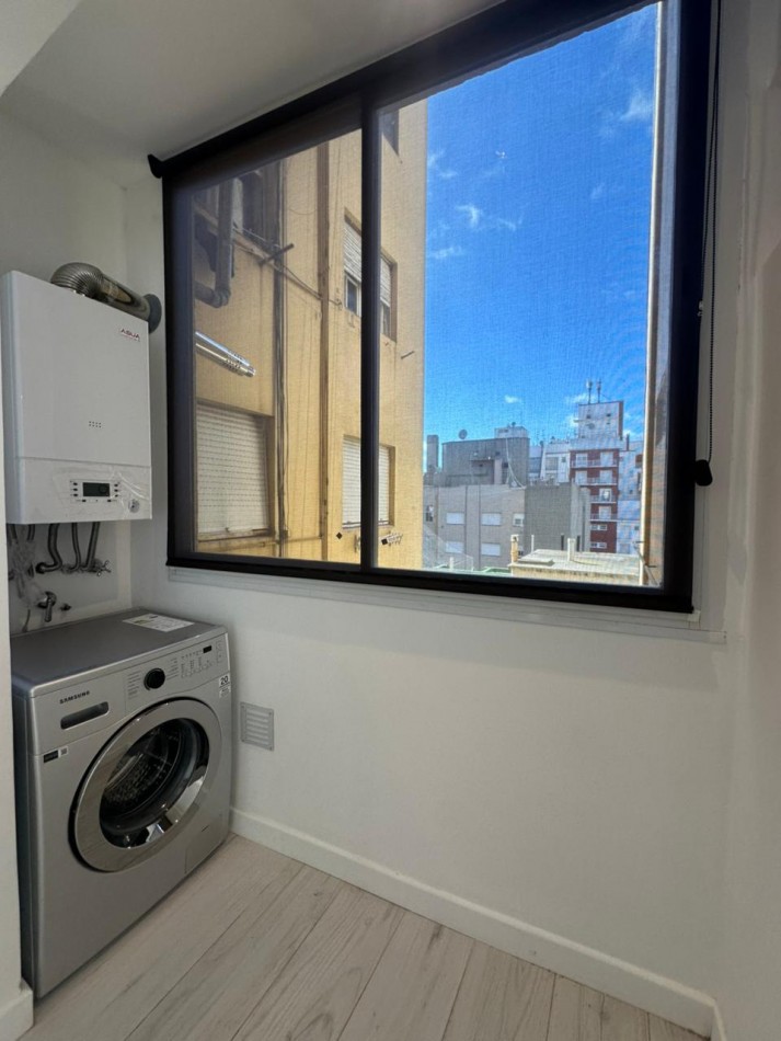 DEPARTAMENTO DE 4 AMBIENTES SOBRE PEATONAL SAN MARTIN. IDEAL OFICINAS O VIVIENDA. RECICLADO A NUEVO