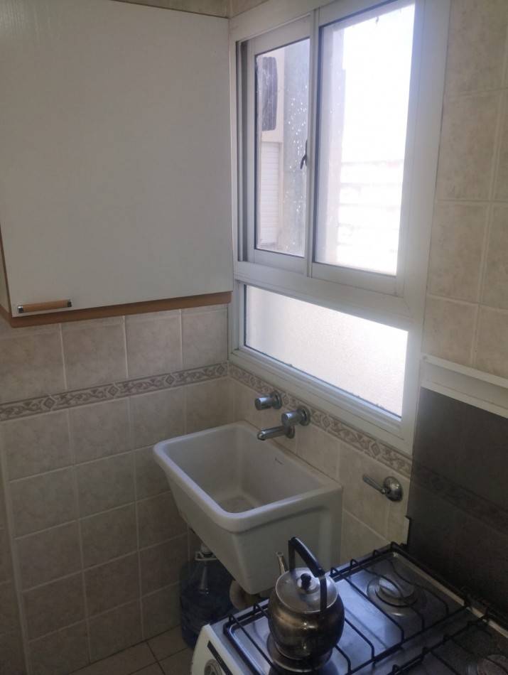 IMPECABLE 2 AMBIENTES CON MUEBLES. SARMIENTO Y COLON. A METROS DEL MAR Y DEL SHOPPING